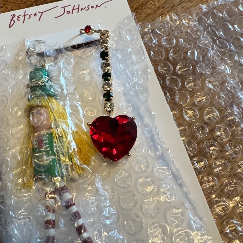 NWT BETSEY JOHNSON Christmas Green Red Nutcracker Doll Heart Mismatched Earrings - Picture 4 of 4